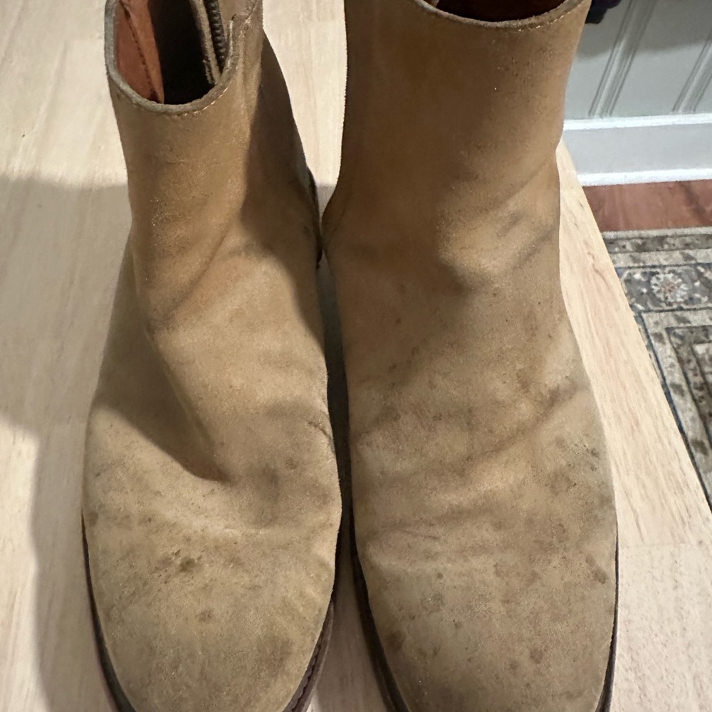 FRYE AND CO Tan Chelsea Chris inside zip boots